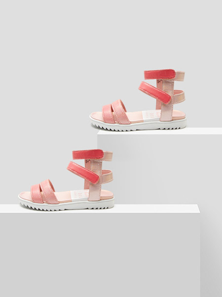 哈贝多童鞋品牌2022春夏粉色复古风小清新百搭潮流个性舒适软底设计感女童凉鞋