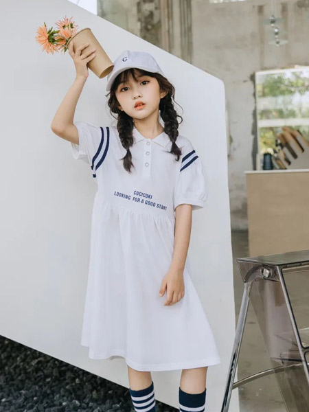 可趣可奇童装品牌2022春夏白色时尚学院学生文艺范户外服装复古森系宽松T恤连衣裙