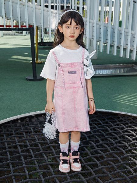 MCMK玛卡西童装品牌2022夏季粉色纯色日系小清新通勤风宽松时尚牛仔吊带做旧背带裙