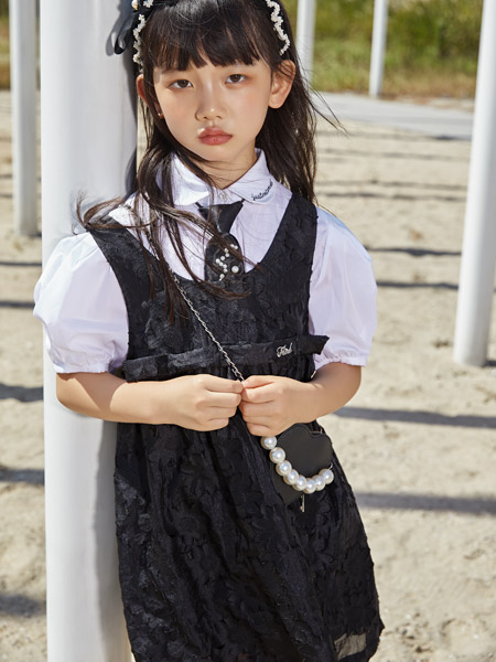 MCMK玛卡西童装品牌2022夏季黑色纯色韩版学院复古风小香风时尚气质款洋气背带裙