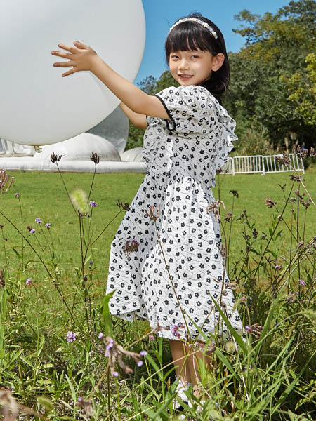 MCMK玛卡西童装品牌2022夏季白色原创日系森系学院复古户外服装印花收腰小清新连衣裙