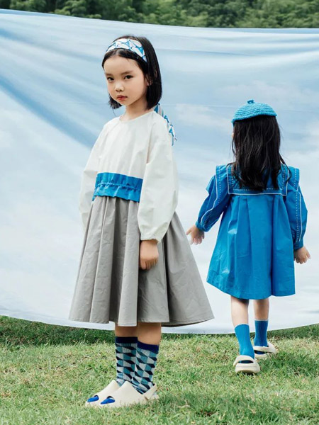 童装品牌2022春夏蓝色纯色小清新日系休闲森系学院长袖宽松不规则复古风气质款连衣裙