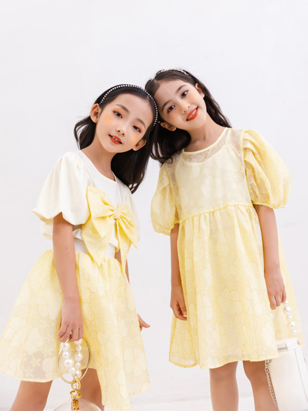 2022夏季韩版公主森系户外服装气质款灯笼袖中袖圆领小清新连衣裙