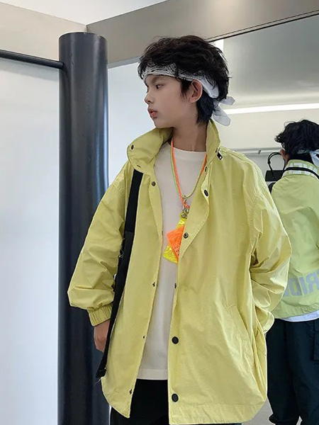 Outride越也童装品牌2022夏季黄色户外服装百搭时尚外套