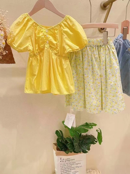 小嗨皮童装品牌2022春夏黄色纯色小清新百搭时尚上衣