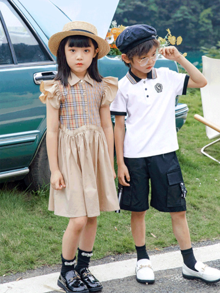 两个小朋友童装品牌2022夏季卡其色韩版拼接复古风连衣裙