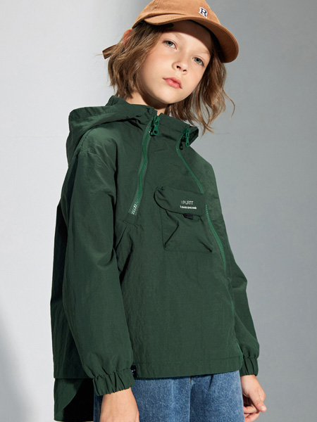 植木森系童装品牌2022春季深绿色潮流速干连帽上衣
