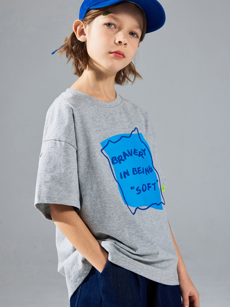 植木森系童装品牌2022夏季灰色欧美运动风弹力时尚T恤