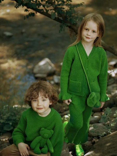 童装品牌2022秋冬季纯绿色喇叭袖舒适小清新针织套装