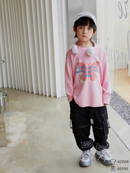 童装品牌2022秋季图案可爱小清新粉色卫衣