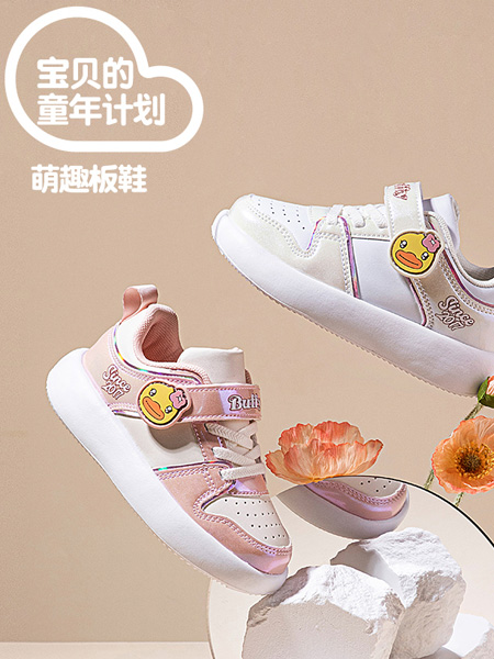 凯蒂猫童鞋品牌2022秋季镭射质感精致鞋子
