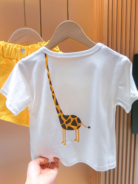 度度淘淘童装品牌2022夏季长颈鹿印花薄款T恤