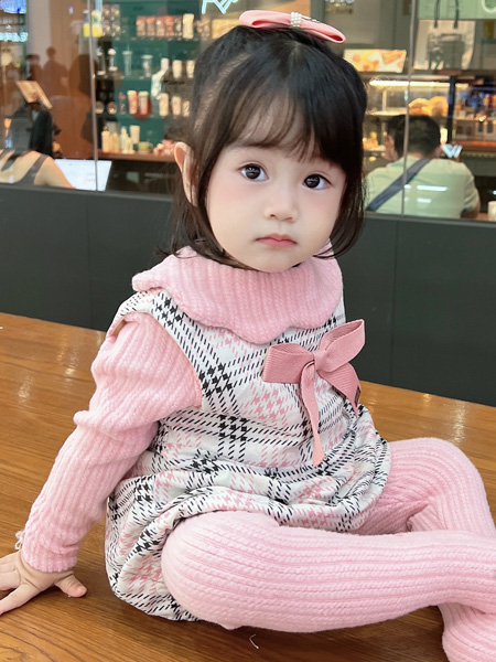 童装品牌2022秋冬针织粉色蝴蝶结连体