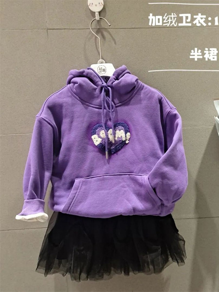 初羽Kids童装品牌2022秋冬紫色童趣感卫衣