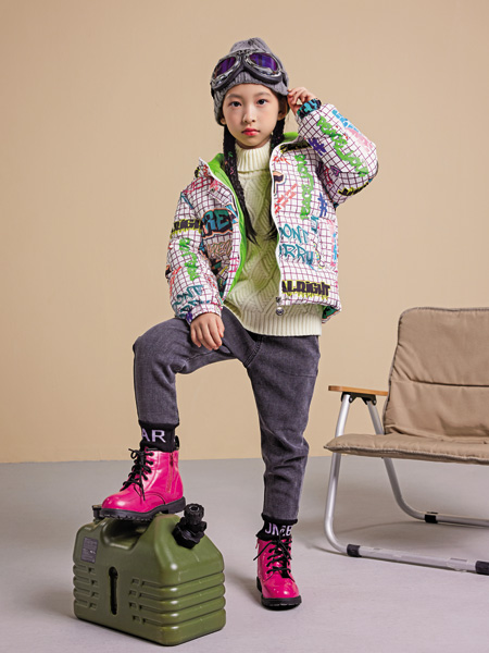童装品牌2022冬季趣味格子印花外套