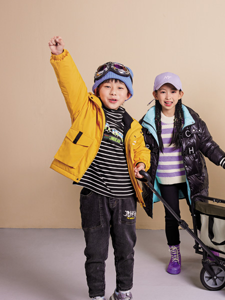 童装品牌2022冬季橙黄色外套