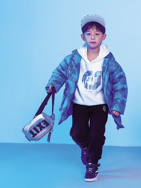 杰米熊童装品牌2022冬季时尚蓝色外套