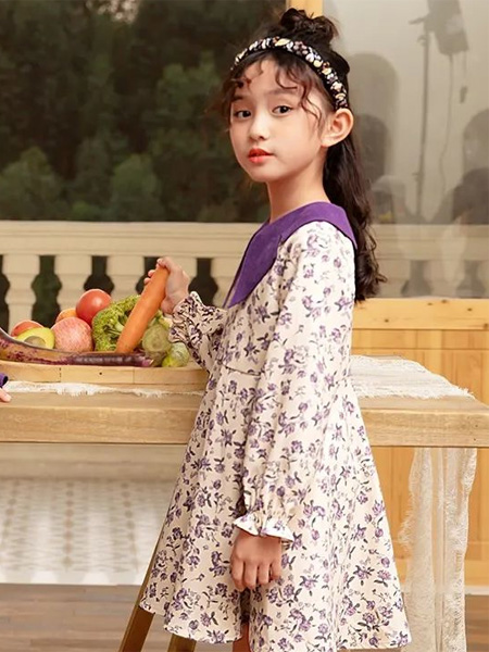 童装品牌2022秋季时尚甜美感长裙