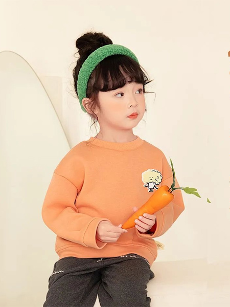 童装品牌2022秋季橙色甜甜卫衣