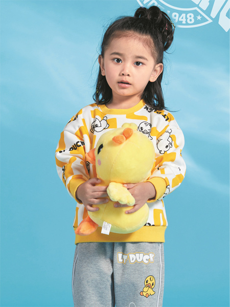 小黄鸭（江苏）童装品牌2022秋季黄色户外上衣