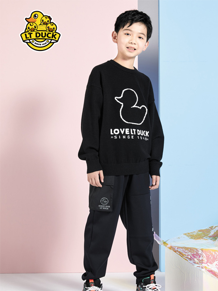 小黄鸭（江苏）童装品牌2022秋季黑色童趣印花卫衣
