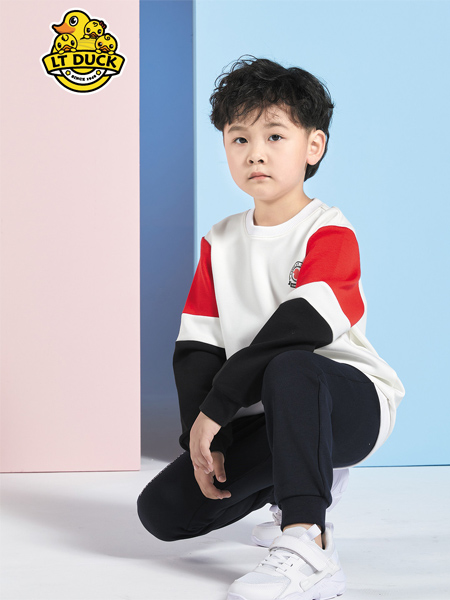 小黄鸭（江苏）童装品牌2022秋季红白黑三色拼接卫衣