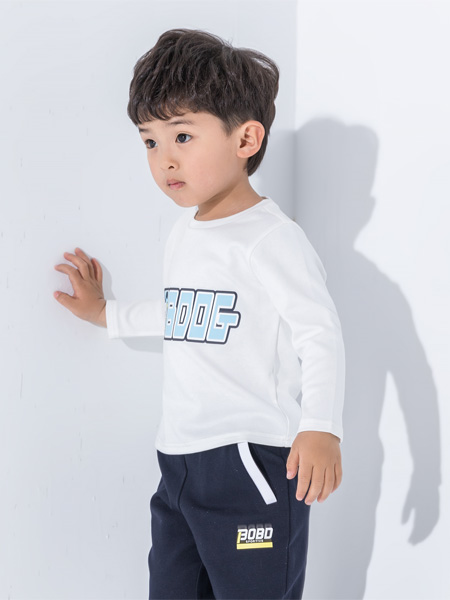巴布豆（江苏）童装品牌2022秋季白色字母印花卫衣