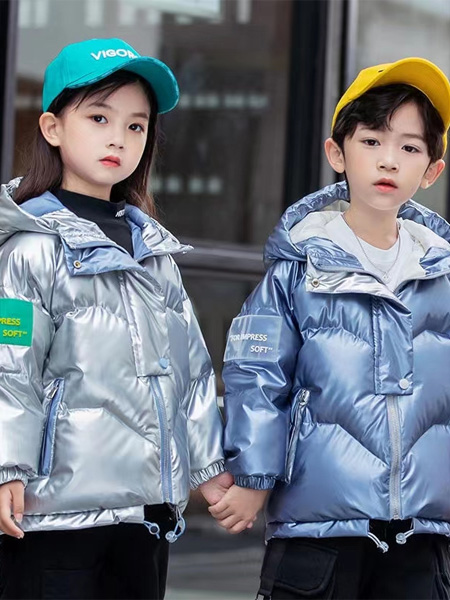 童装品牌2022冬季银色亮片羽绒面包服