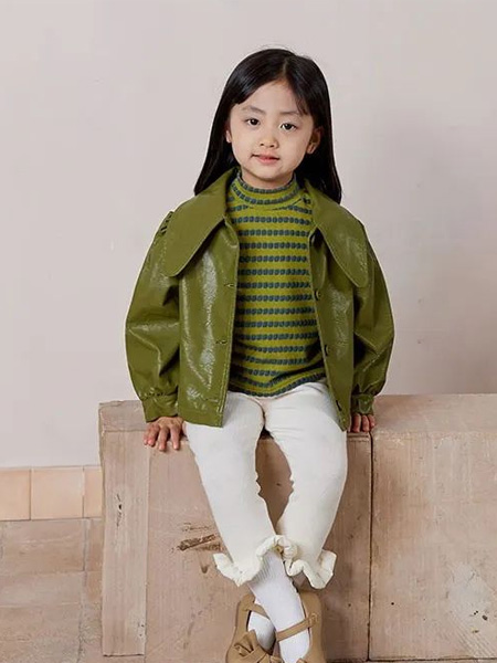 童装品牌2022秋季绿色皮革大衣
