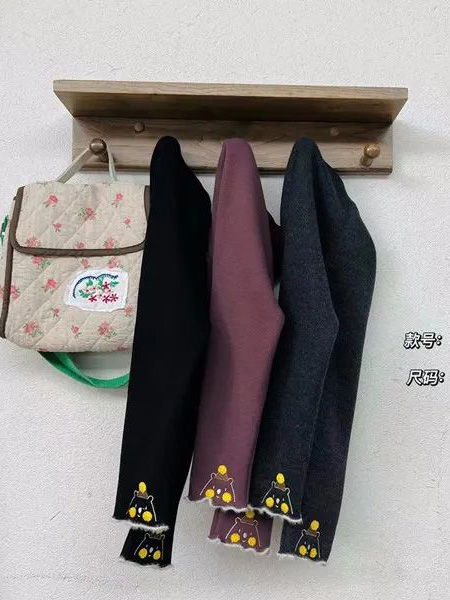 淘猫城堡童装品牌2022秋冬紧身塑形裤