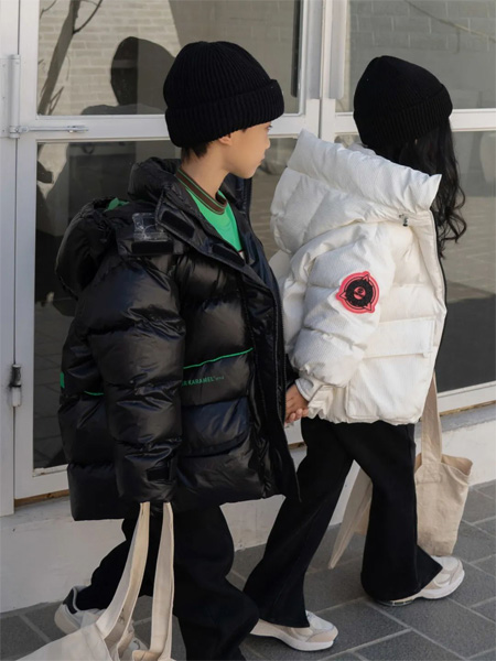 卡拉美Karamel童装品牌2022冬季时尚防风羽绒大衣