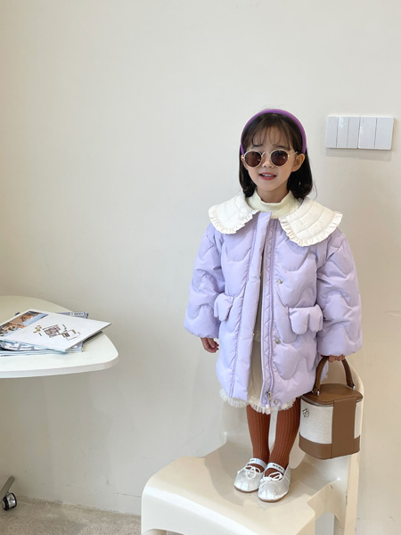 童装品牌2022冬季娃娃领紫色波褶长款羽绒