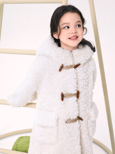 Qimoo婴童服饰2022冬季亲肤保暖羊羔羊角扣大衣