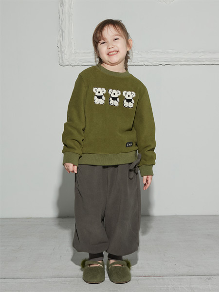 Qimoo婴童服饰2022冬季小熊印花军绿色上衣