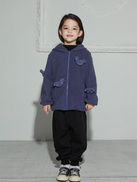 Qimoo婴童服饰2022冬季趣味小熊挂饰连帽羊羔服