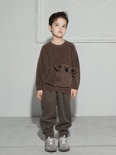Qimoo婴童服饰2022冬季经典款小熊印花上衣