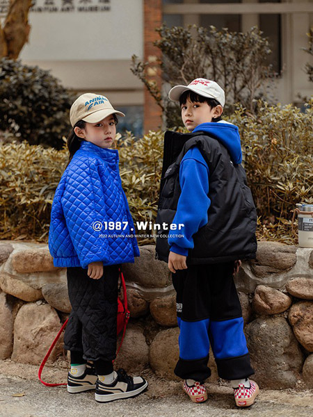 1987°童装品牌2022秋冬格菱印外套