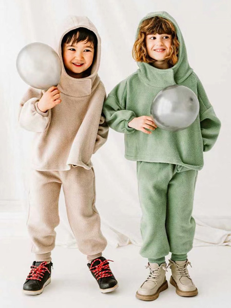 Qtools婴童用品2022冬季儿童摇粒绒连帽保暖卫衣